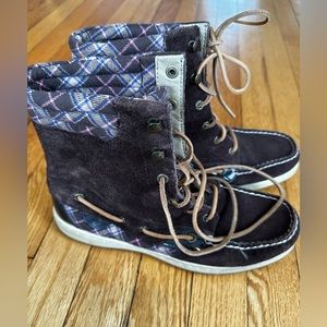 Women’s suede Sperry topsider boots